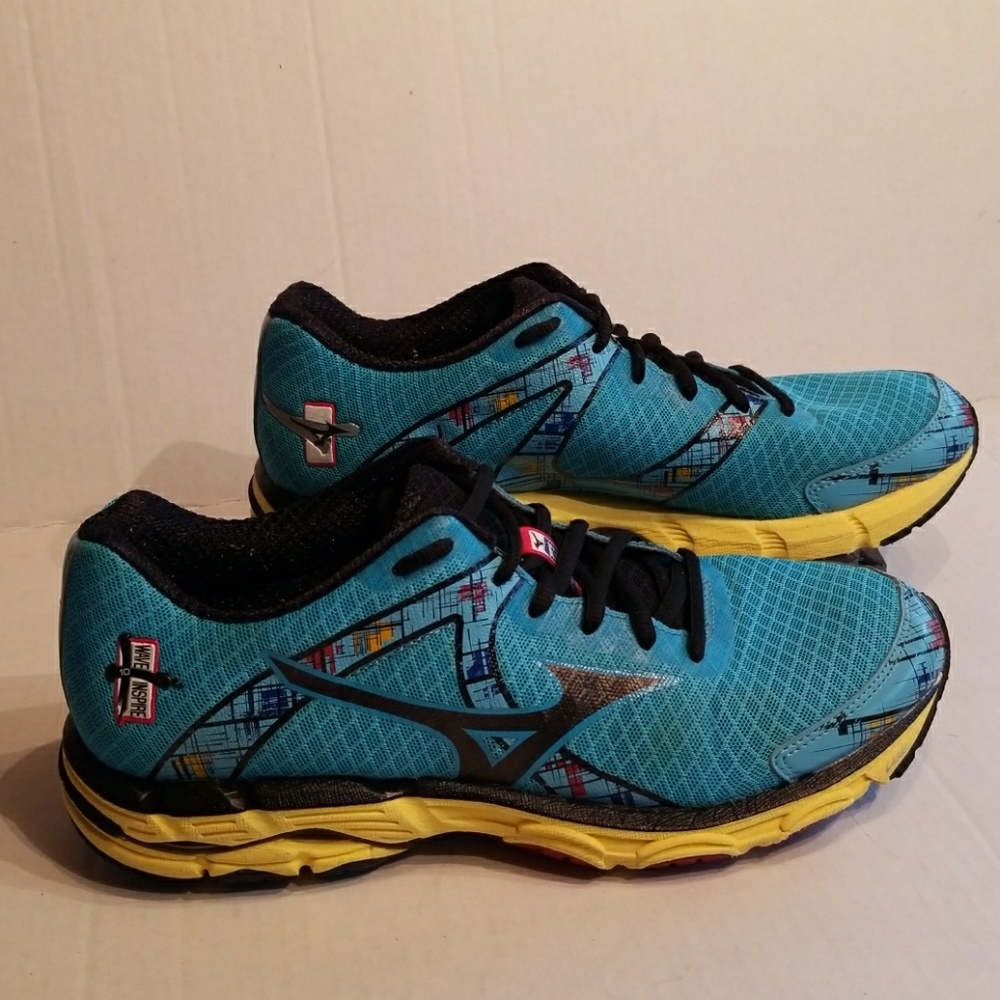 Mizuno Wave Inspire 10 women's shoes size 10